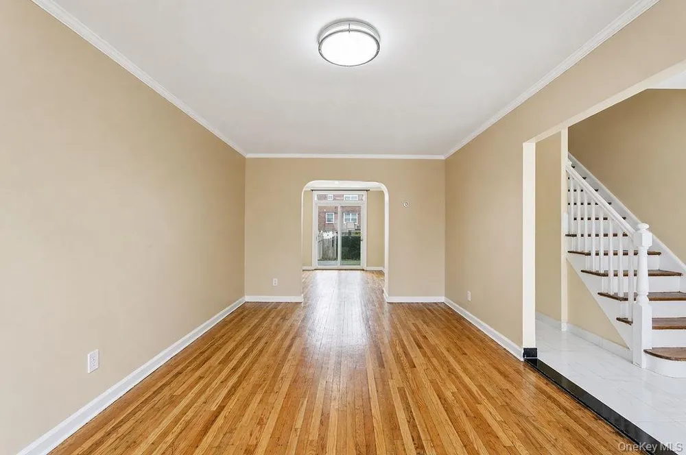 6916 Fresh Meadow Lane Fresh Meadows, NY 11365