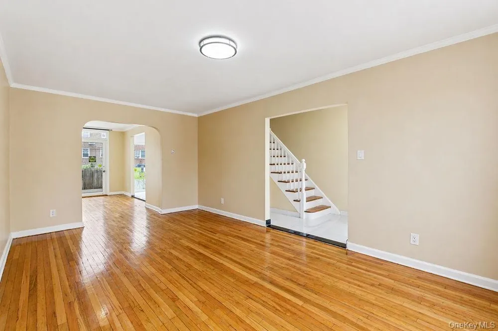6916 Fresh Meadow Lane Fresh Meadows, NY 11365