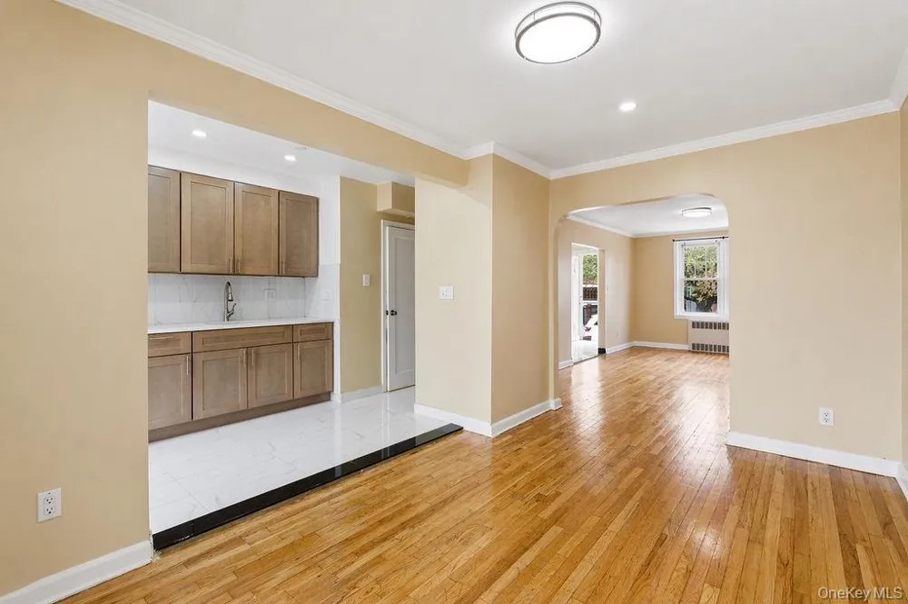 6916 Fresh Meadow Lane Fresh Meadows, NY 11365