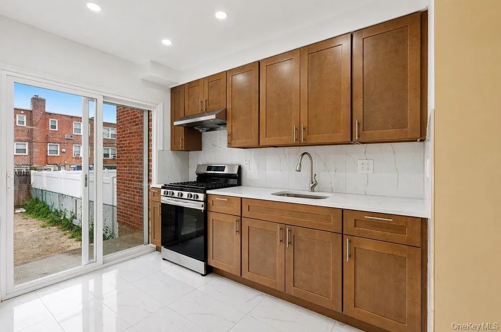 6916 Fresh Meadow Lane Fresh Meadows, NY 11365