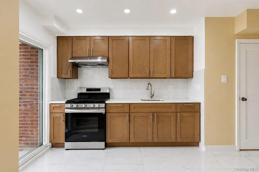 6916 Fresh Meadow Lane Fresh Meadows, NY 11365