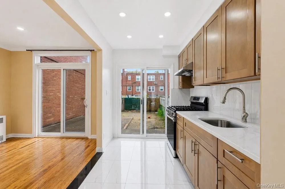 6916 Fresh Meadow Lane Fresh Meadows, NY 11365