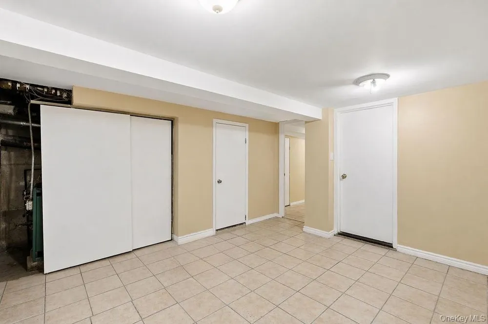 6916 Fresh Meadow Lane Fresh Meadows, NY 11365