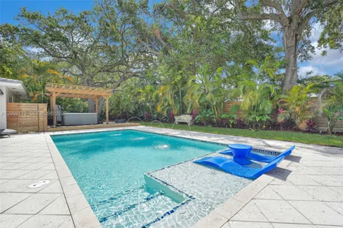 2 NW 89th St