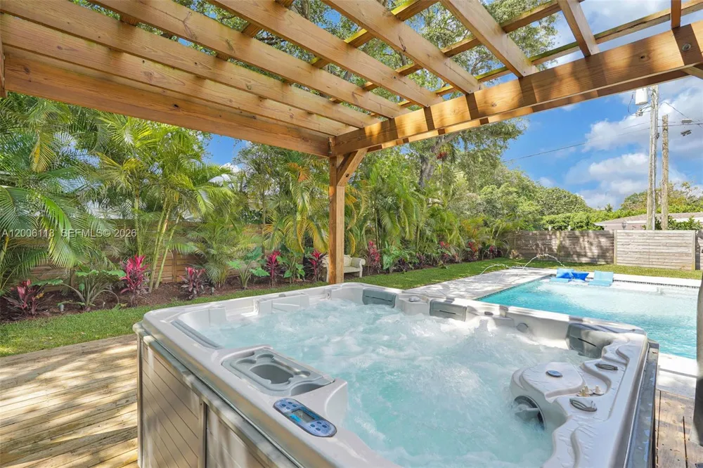 2 NW 89th St El Portal, FL 33150