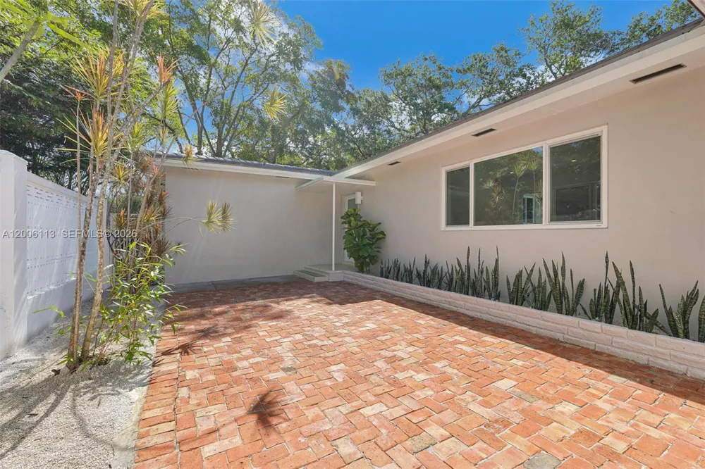 2 NW 89th St El Portal, FL 33150