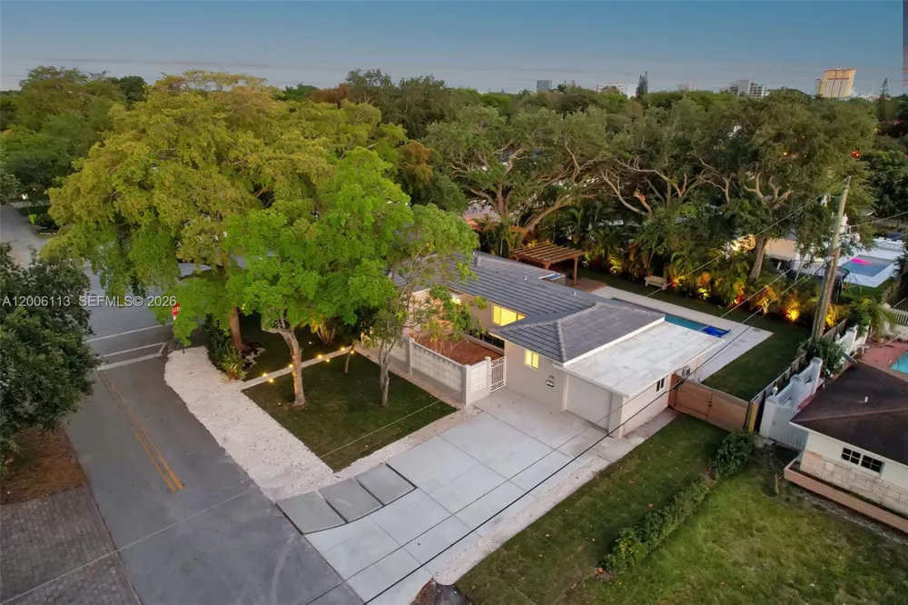2 NW 89th St El Portal, FL 33150