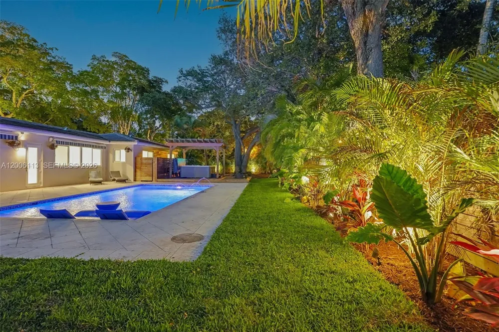 2 NW 89th St El Portal, FL 33150
