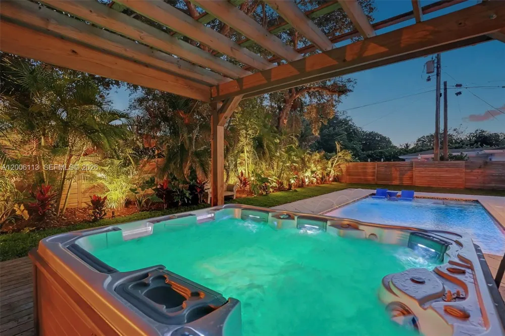 2 NW 89th St El Portal, FL 33150