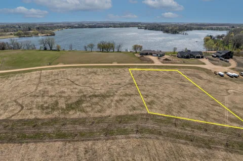 3xxx Lakeview Court