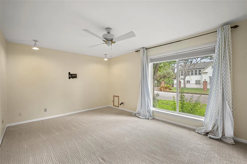 315 E Fannin Street La Grange, TX 78945