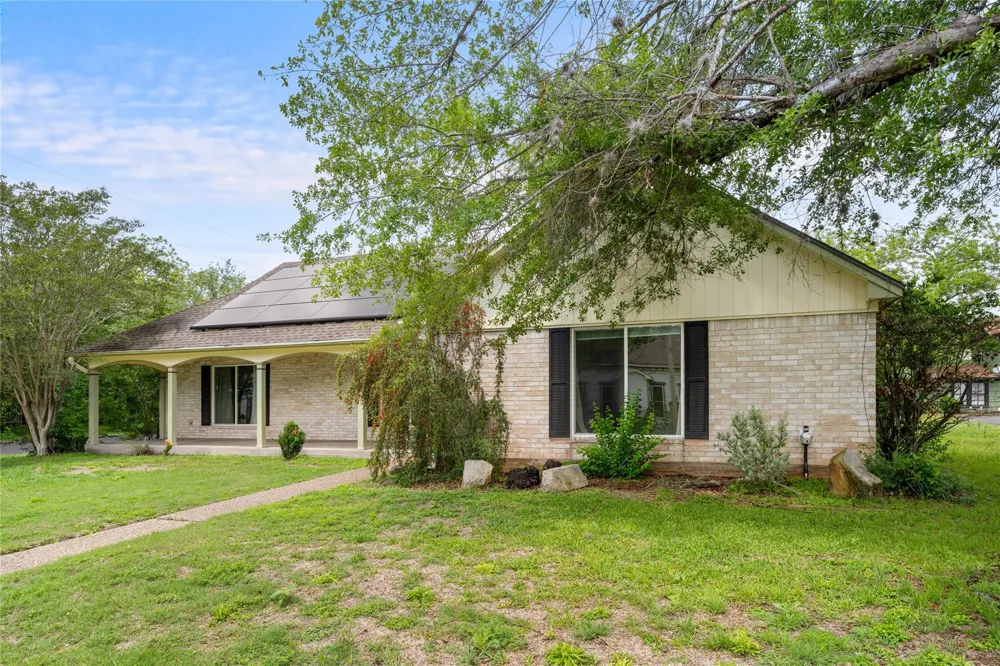 315 E Fannin Street La Grange, TX 78945