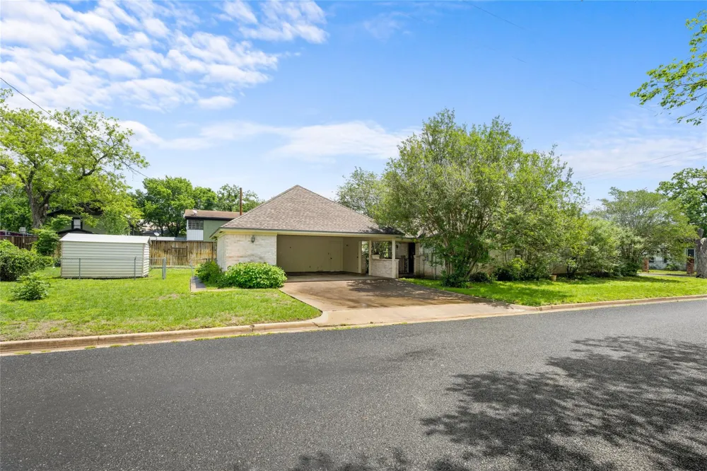 315 E Fannin Street La Grange, TX 78945
