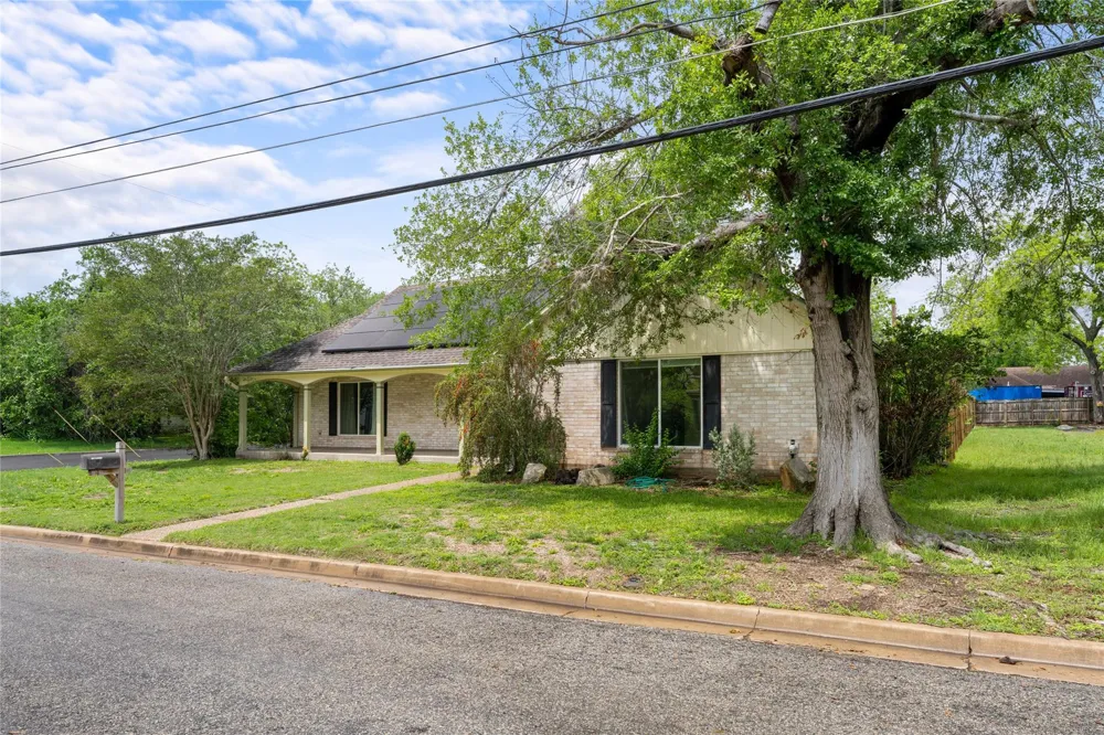 315 E Fannin Street La Grange, TX 78945