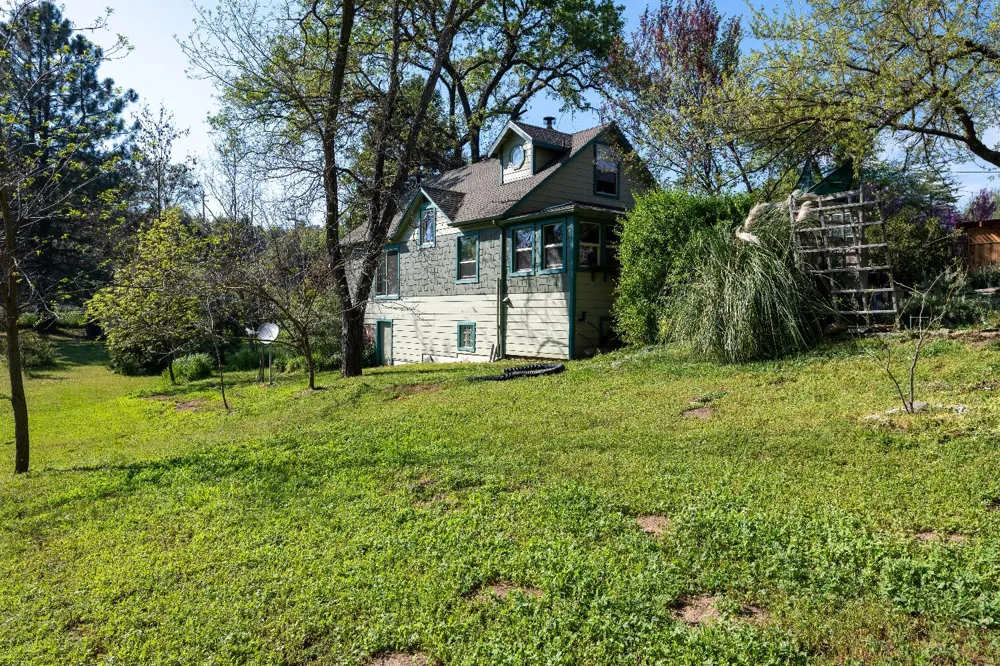 42655 Highway 49 Ahwahnee, CA 93601