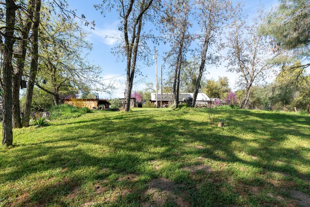 42655 Highway 49 Ahwahnee, CA 93601