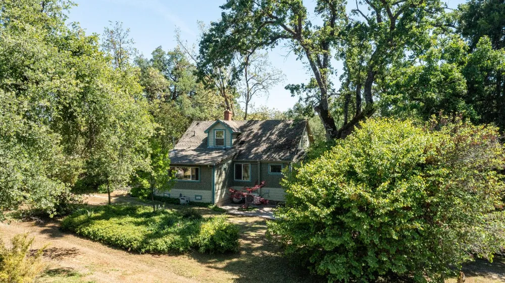 42655 Highway 49 Ahwahnee, CA 93601