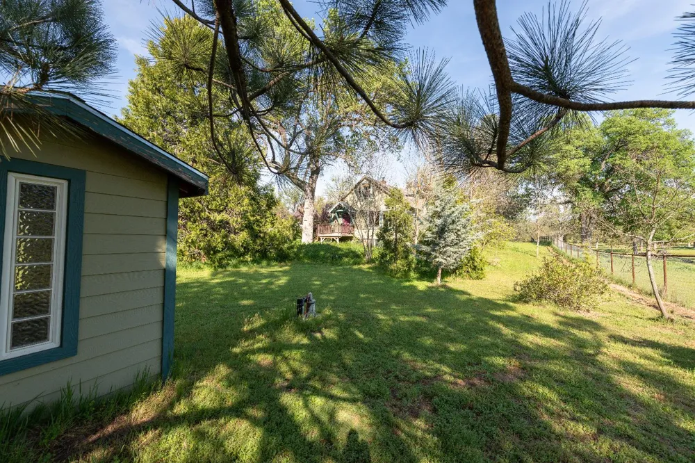 42655 Highway 49 Ahwahnee, CA 93601