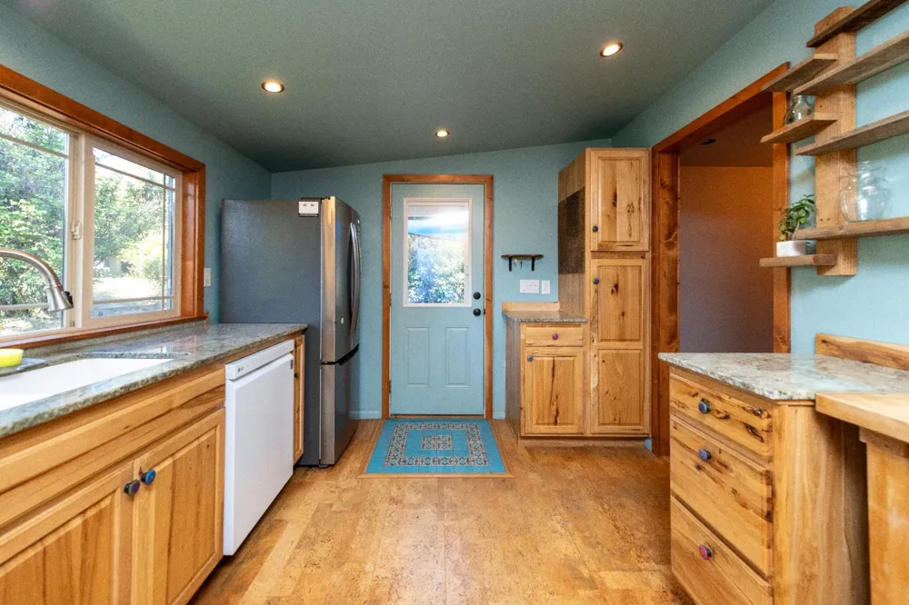 42655 Highway 49 Ahwahnee, CA 93601