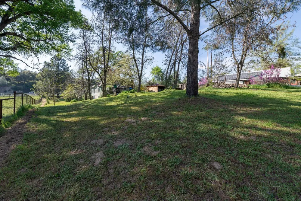 42655 Highway 49 Ahwahnee, CA 93601