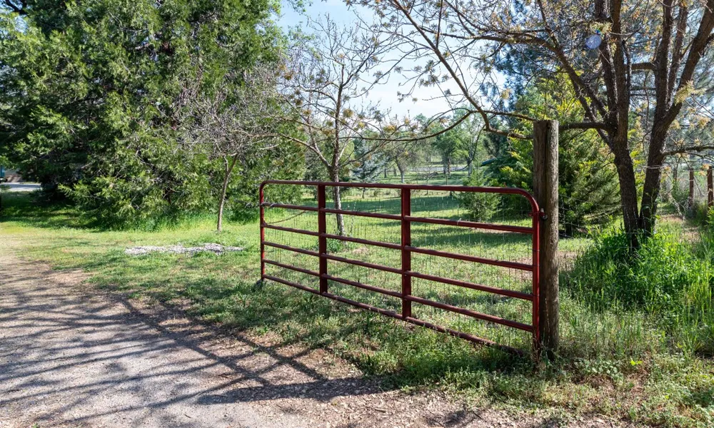 42655 Highway 49 Ahwahnee, CA 93601