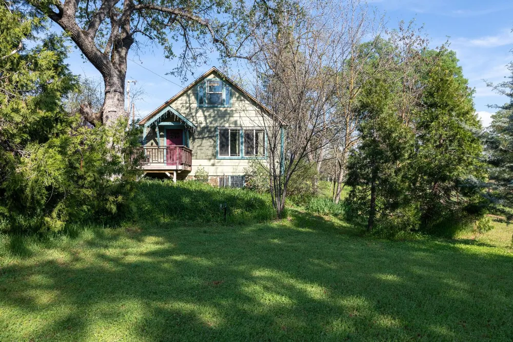 42655 Highway 49 Ahwahnee, CA 93601