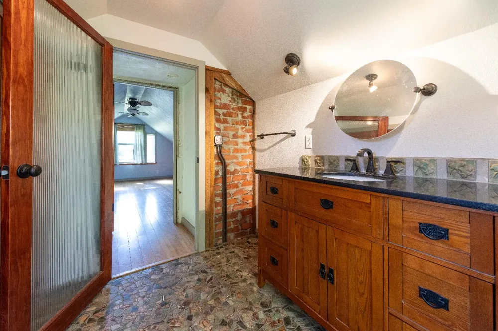 42655 Highway 49 Ahwahnee, CA 93601