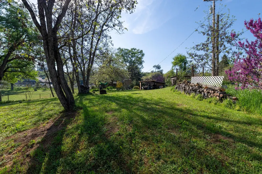 42655 Highway 49 Ahwahnee, CA 93601