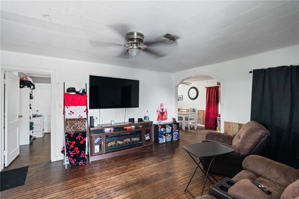 517 S Lamont Aransas Pass, TX 78336