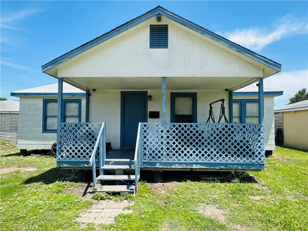 517 S Lamont Aransas Pass, TX 78336