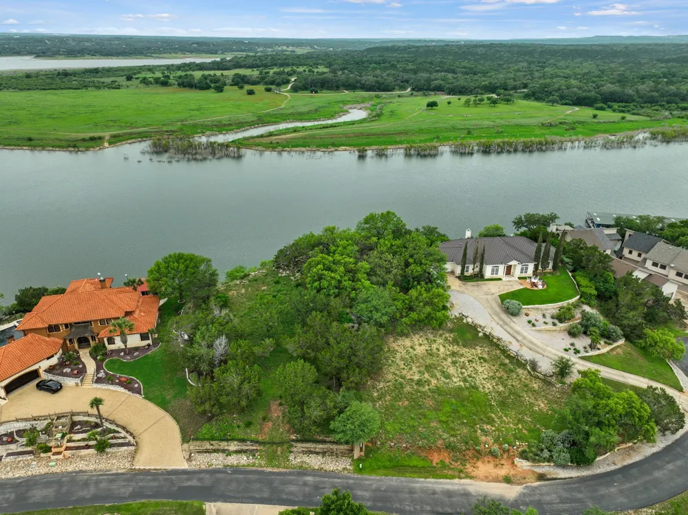 343 Harbor Drive Spicewood, TX 78669