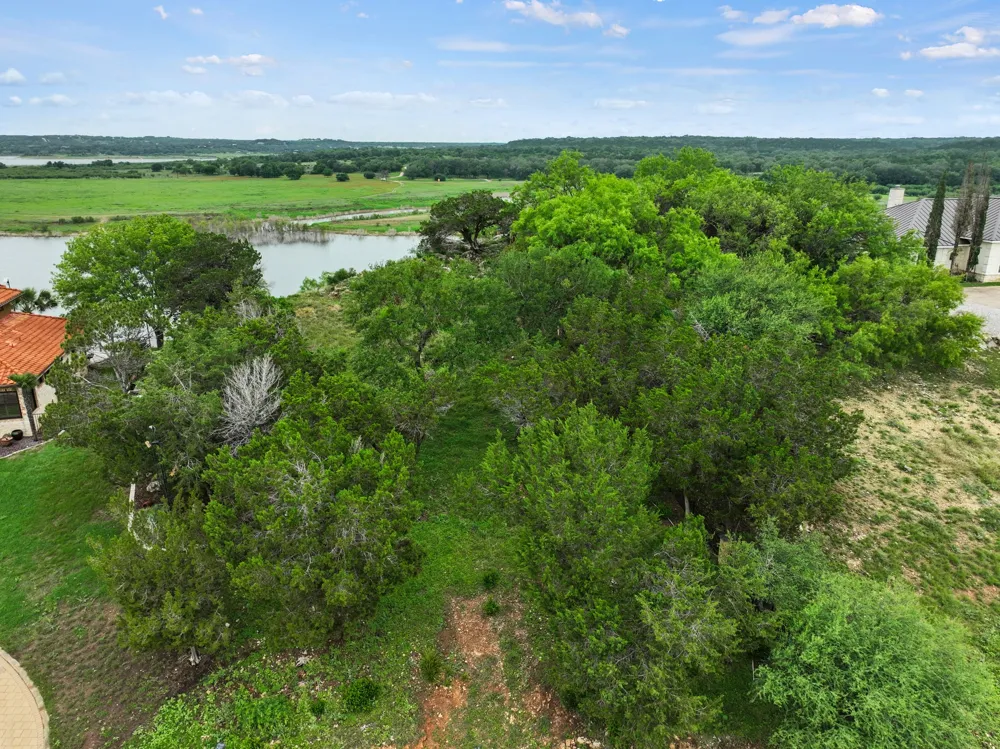 343 Harbor Drive Spicewood, TX 78669