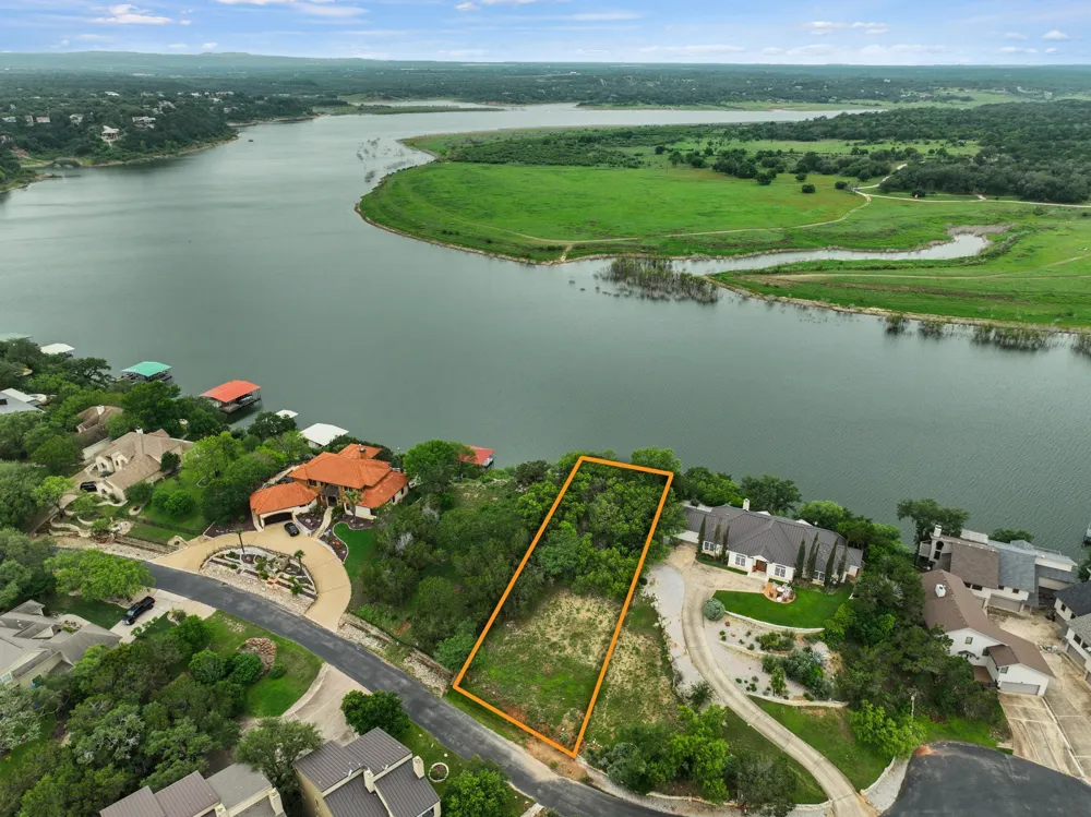 343 Harbor Drive Spicewood, TX 78669