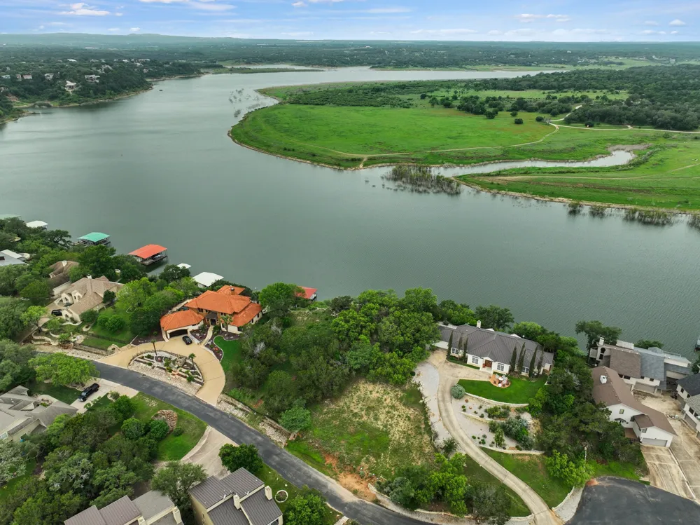 343 Harbor Drive Spicewood, TX 78669