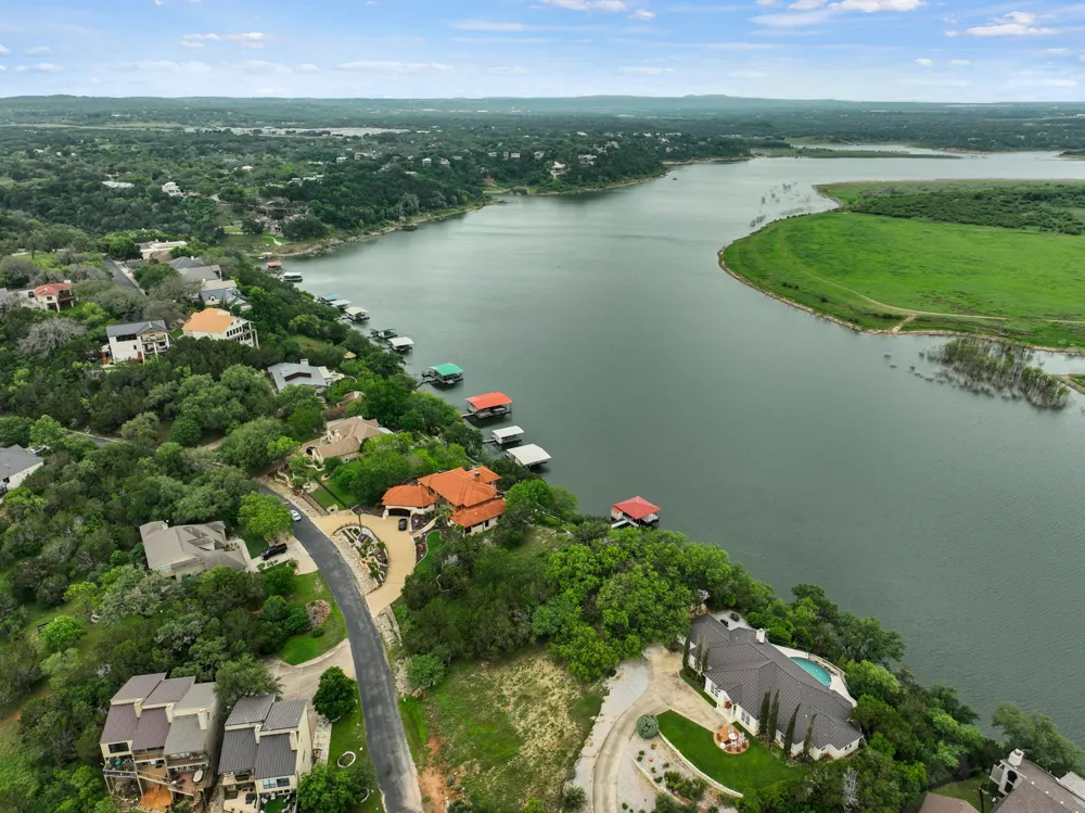 343 Harbor Drive Spicewood, TX 78669