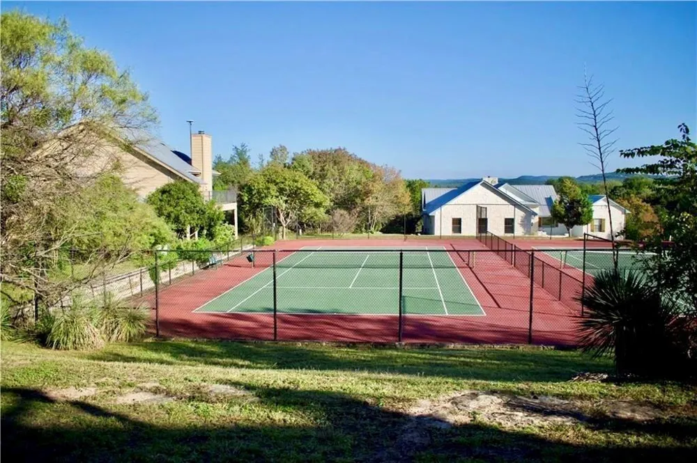 343 Harbor Drive Spicewood, TX 78669