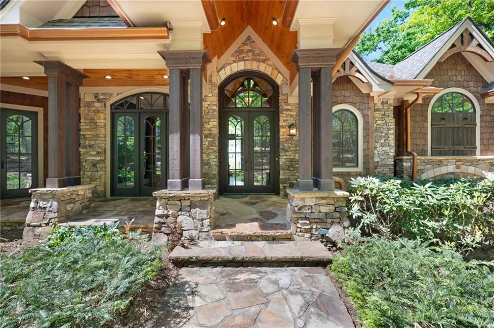 160 Bluestern Drive SE Big Canoe, GA 30143