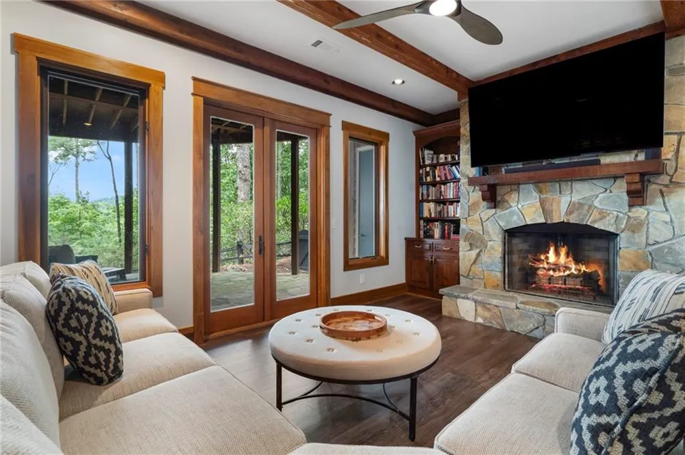 160 Bluestern Drive SE Big Canoe, GA 30143