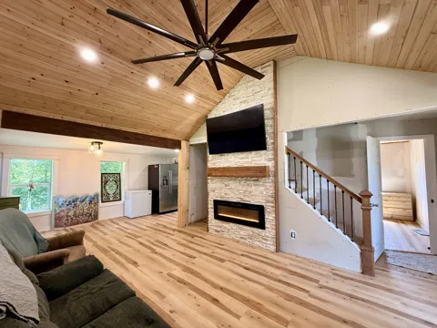 374 State Line Rd