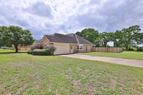 105 Lawrence Marshall Dr