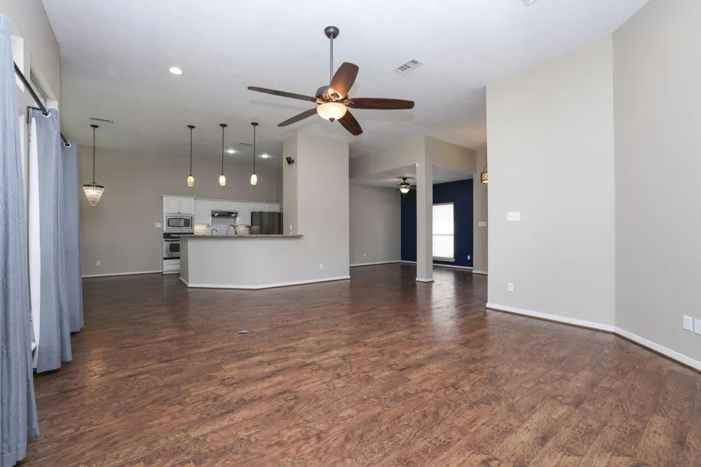 105 Lawrence Marshall Dr Hempstead, TX 77445