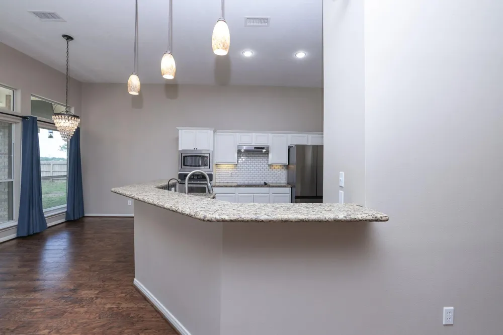 105 Lawrence Marshall Dr Hempstead, TX 77445