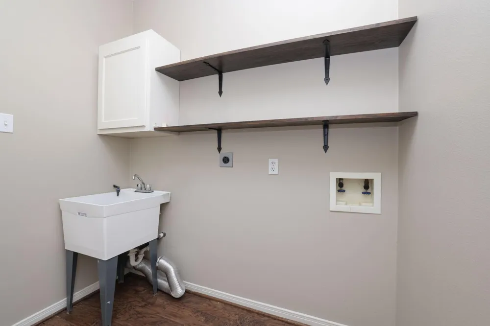 105 Lawrence Marshall Dr Hempstead, TX 77445