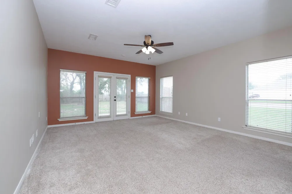 105 Lawrence Marshall Dr Hempstead, TX 77445