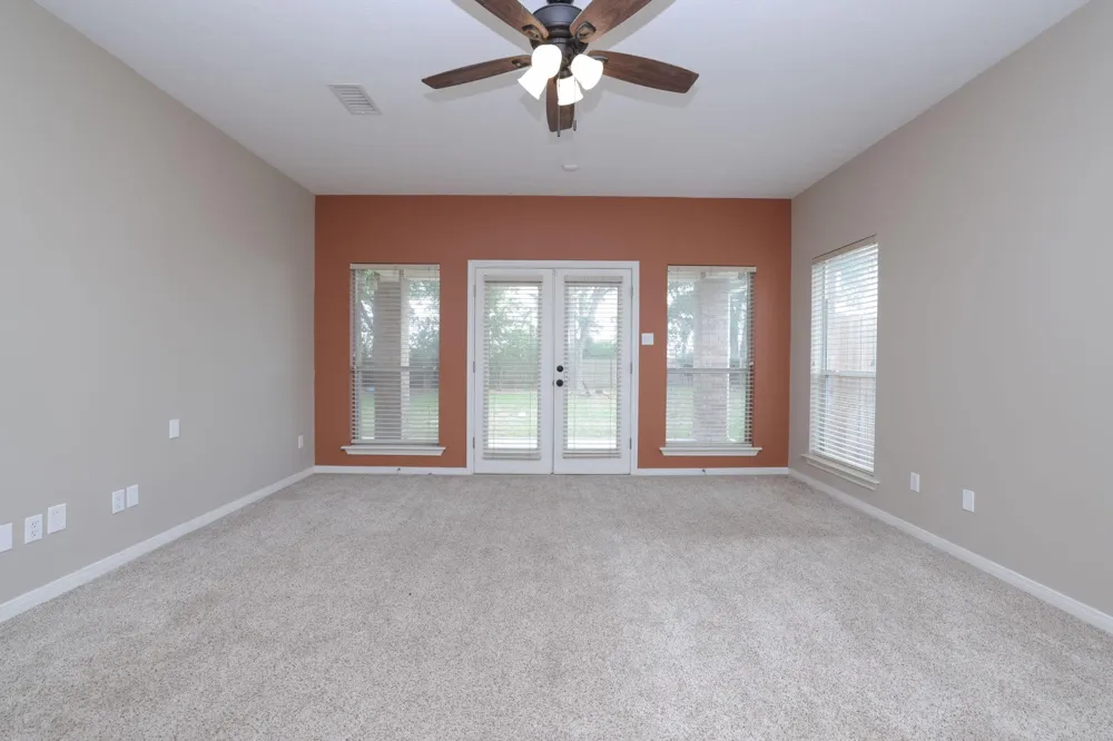 105 Lawrence Marshall Dr Hempstead, TX 77445
