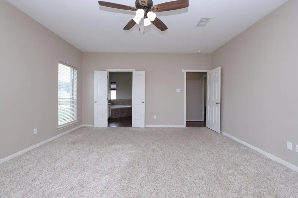 105 Lawrence Marshall Dr Hempstead, TX 77445