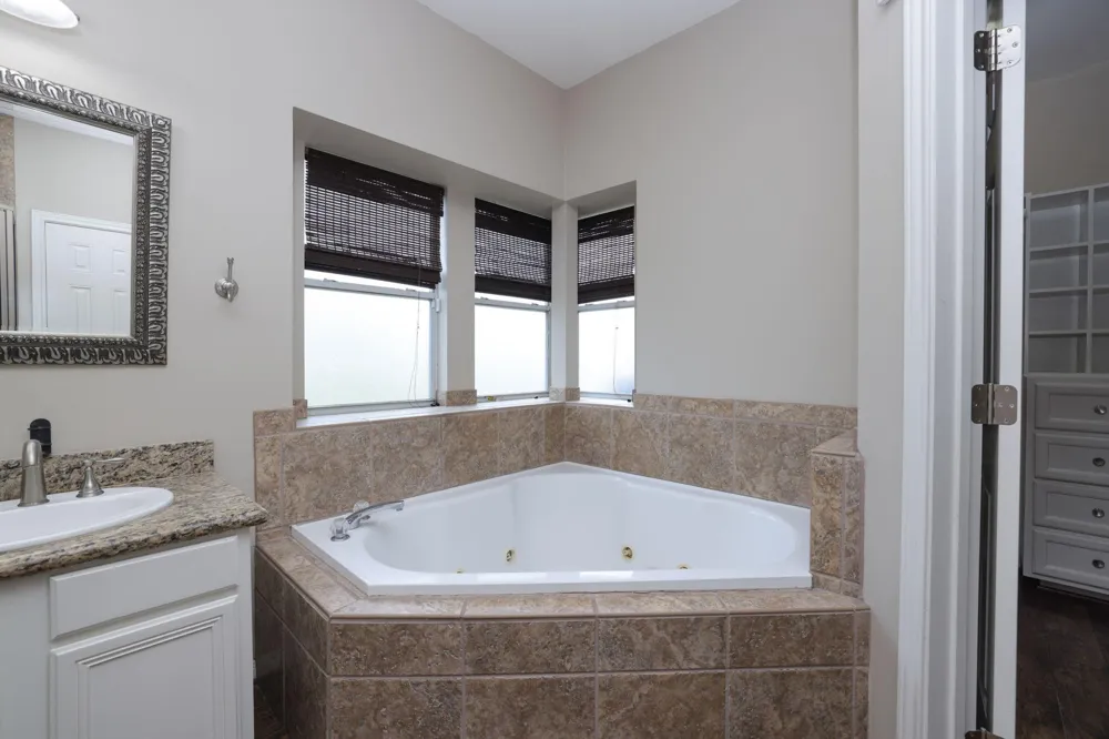 105 Lawrence Marshall Dr Hempstead, TX 77445