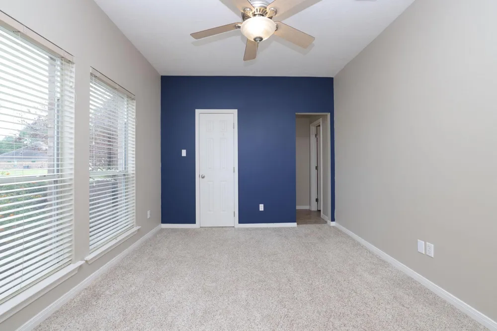 105 Lawrence Marshall Dr Hempstead, TX 77445