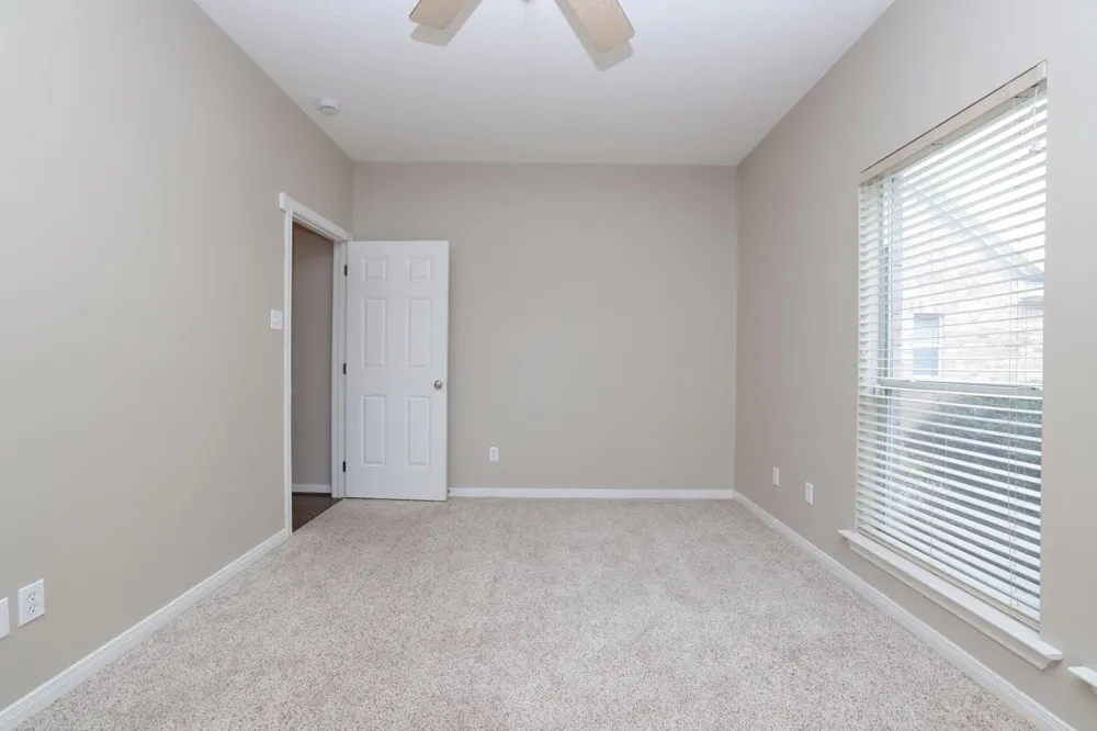 105 Lawrence Marshall Dr Hempstead, TX 77445