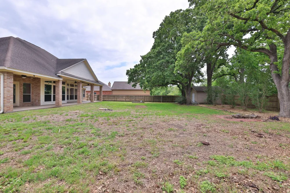 105 Lawrence Marshall Dr Hempstead, TX 77445